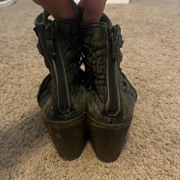 Free People leather ankle boots. Size 8 - Picture 3 of 4